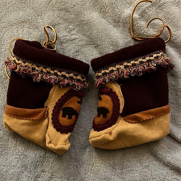 NWOT Infant fleece booties - Picture 1 of 3